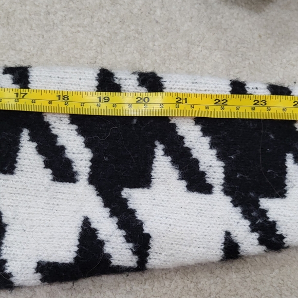 Dex Ladies Stripe Pattern Sweater - Picture 4 of 6